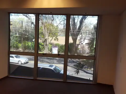 Oficina en Venta con 5 cocheras