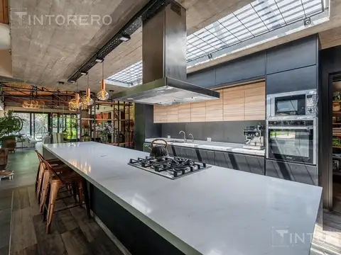Casa en Venta en Barrio Parque Leloir, USD 1.145.000