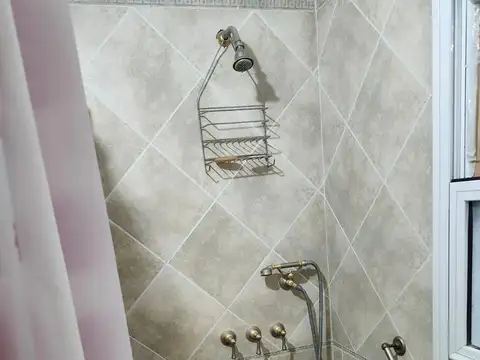 Casa 5 ambientes con 4 baños