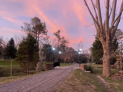 Venta de casa en Los Quinchos CC 100