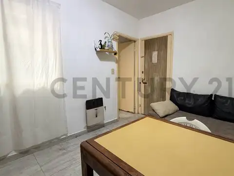 Venta ph 2 ambientes con patio barrio San Cristobal