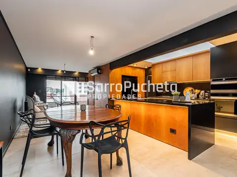 Venta semipiso de categoria 3 ambientes con parrilla en el balcón y cochera cubierta en Haedo.