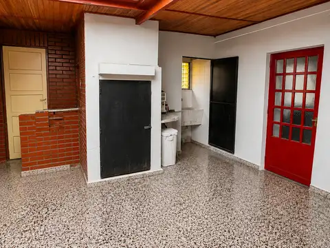 Depto Tipo Casa 3 ambientes con 2 baños
