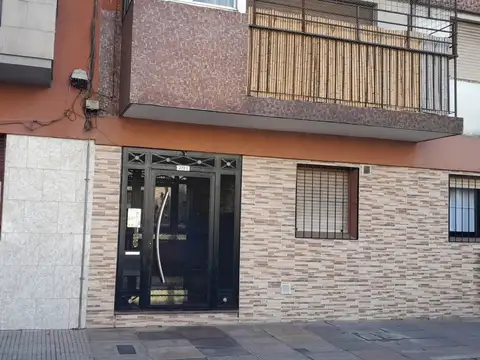 LINDO Y AMPLIO 3 AMBIENTES AL FRENTE CON BALCON  SOLO PARA PROFESIONAL