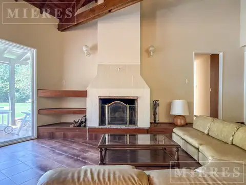 Casa 6 ambientes con 2 baños