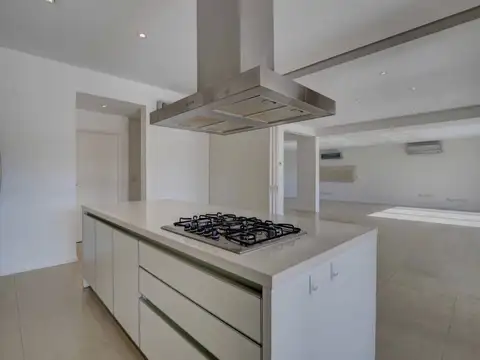 Casa en Venta con 7 cocheras