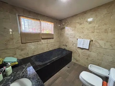 VENTA CASA 4 DORM EN ANISACATE CON PILETA