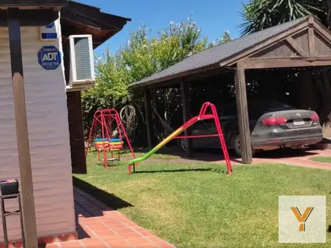 Casa 9 ambientes con 2 baños