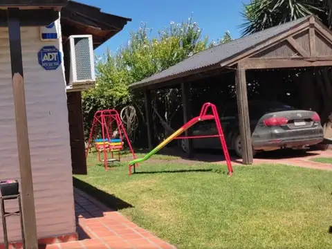 Casa 9 ambientes con 2 baños