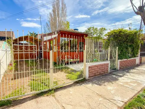 VENTA CASA 4 DORMITORIOS CENTENARIO