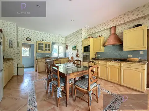 Casa 5 ambientes con 4 baños