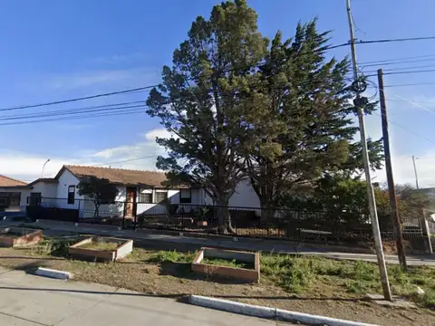 Venta casa 4 ambientes, con garaje, quincho garaje, patio, Bº Ingeniero Gruneisen, Caleta Olivia