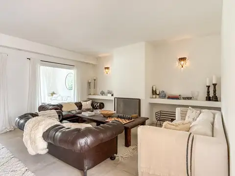 Casa en Venta con 4 cocheras