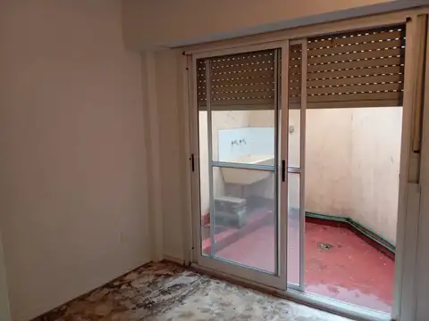 Departamento 1° Piso Al Frente - Caseros