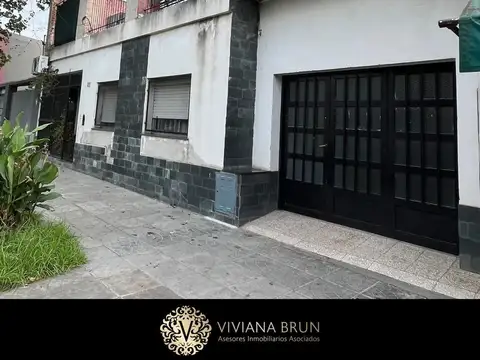 Amplia casa 2 pisos en Barrio Acevedo