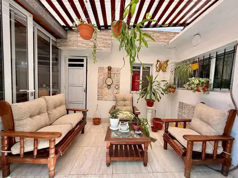 VENTA CASA 3 DORMITORIOS CON PATIO Y COCHERA