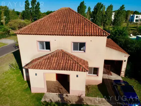 Casa 5 ambientes con 3 baños