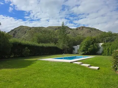 Casa en Venta con 3 cocheras