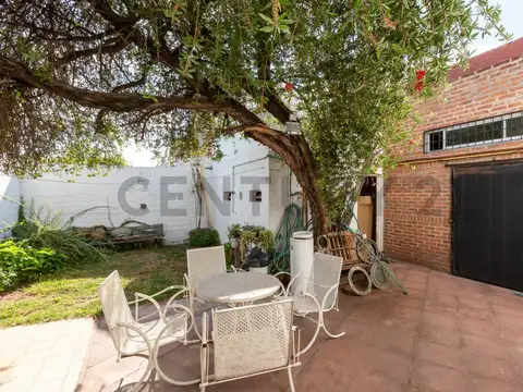 VENTA Casa 5 ambientes con patio, cochera y local | Hurlingham – ACEPTA PERMUTA