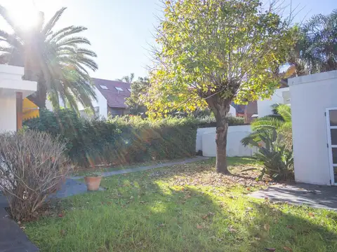 Colombres  al 300, Haedo Chico