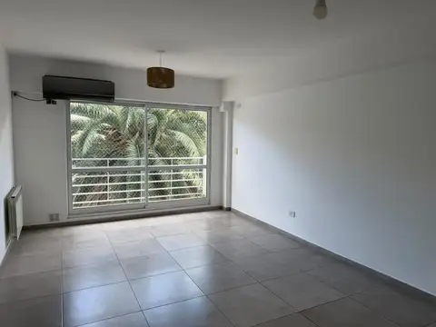 Departamento en Alquiler en Adrogue, $ 600.000