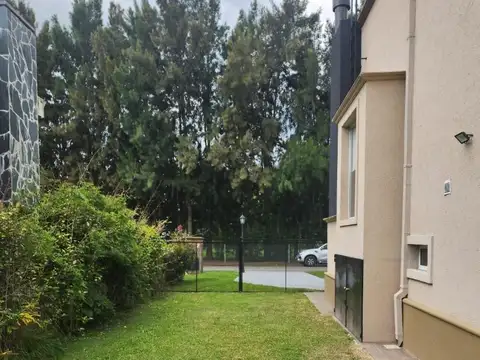 CASA EN VENTA BARRIO MALIBU (CANNING)