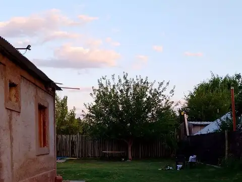 LOTE CON CASA EN OBRA Barrio Cerrado