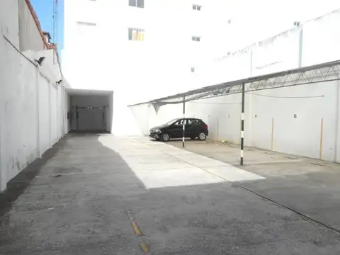 VENTA 8 COCHERAS 227M²  TOTAL  - M BUEN ESTADO A MTS. AV. S. MARTÍN