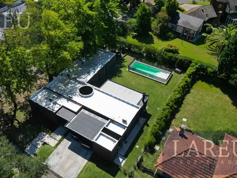 Casa 6 ambientes con 2 baños