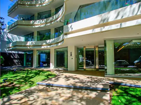 Hipólito Yrigoyen 100