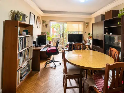 Venta departamento 3 ambientes c/ balcón  a reciclar Coghlan