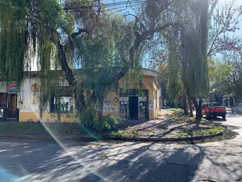 Amplio local venta sobre calle Cavour esquina Zoluaga – Remedios de Escalada