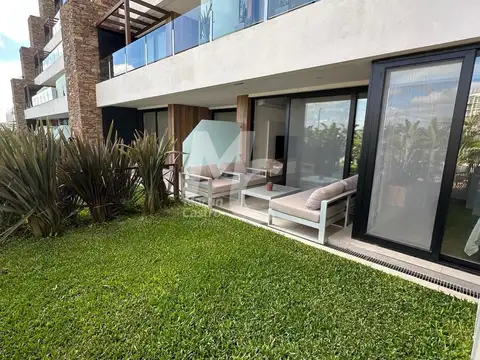 Departamento en alquiler anual amoblado con JARDIN