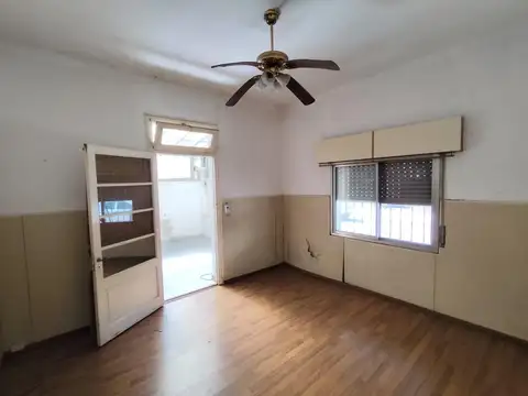 Casa en Alquiler de 3 ambiemntes con fondo