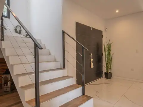 Casa 6 ambientes con 3 baños