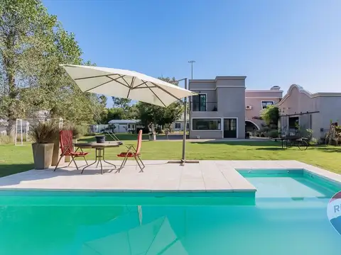 Casa 5 ambientes con 3 baños