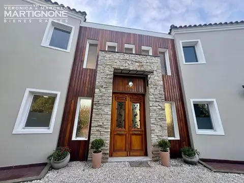 Casa 5 ambientes con 3 baños