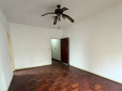 Avenida Rivadavia 10500, Piso 1