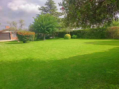 Casa en Venta con 2 cocheras