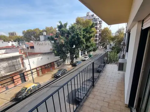 Andres Lamas 2300 2° 4amb coch balc u$ 165.000