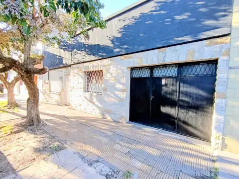 CASA DE 3 AMBIENTES CON COCHERA CUBIERTA! APTO CREDITO 