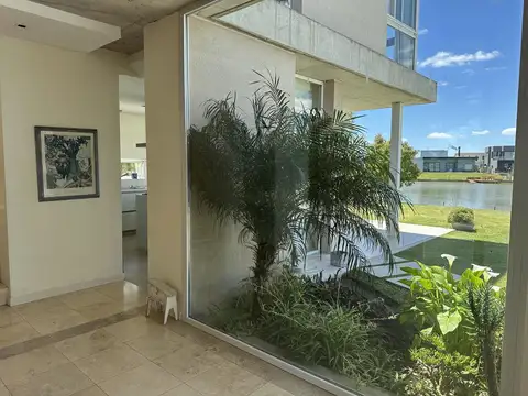 Casa 5 ambientes con 21 baños