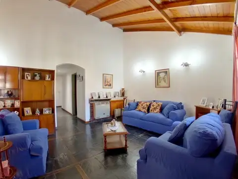 VENTA CASA 4AMB APTO CRED HURLIGHAM PLANTA BAJA