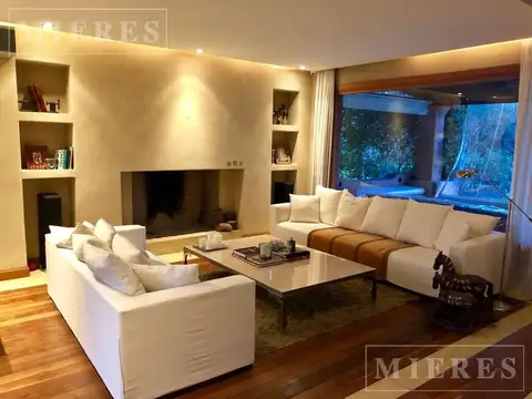 Casa en Venta con 6 cocheras
