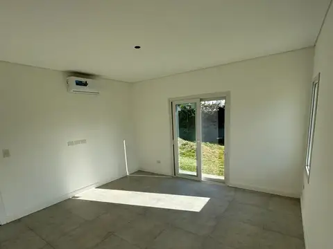 Casa en Alquiler con 1 cochera