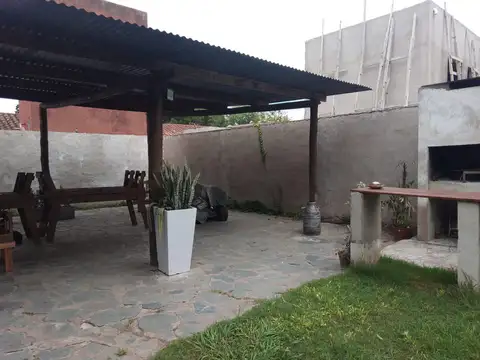 Casa quinta en venta en Los Polvorines, Malvinas Argentinas - 5 ambientes