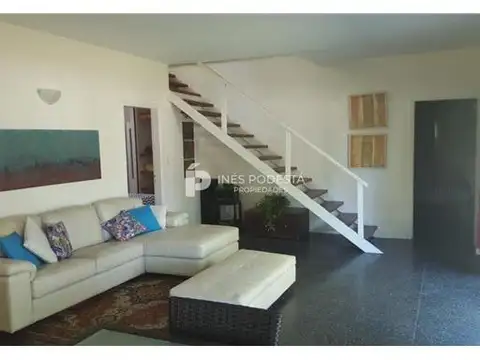 Parada 6, cerca de Punta Shopping.