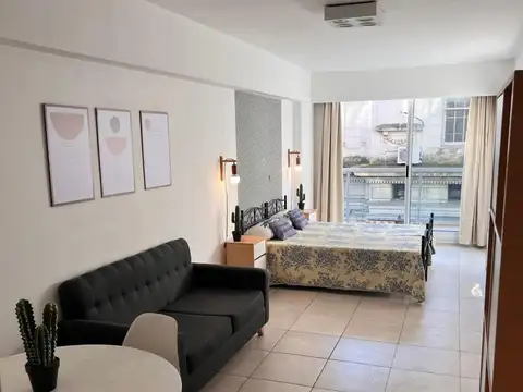 Viamonte al 2100 y Junín, Barrio Norte, Recoleta. Monoambiente 34 m2 Impecable. Piso 6 Al frente. Balcón. Pileta en el edificio