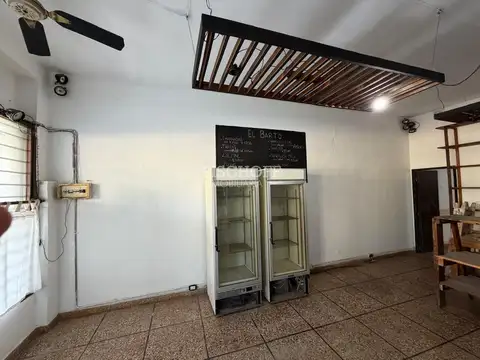 OPORTUNIDAD EN VILLA GESELL, LOCAL COMERCIAL CON VIVIENDA
