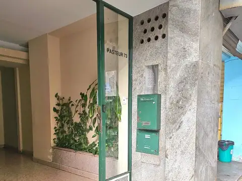 PASTEUR Y AV. RIVADAVIA PISO ALTO